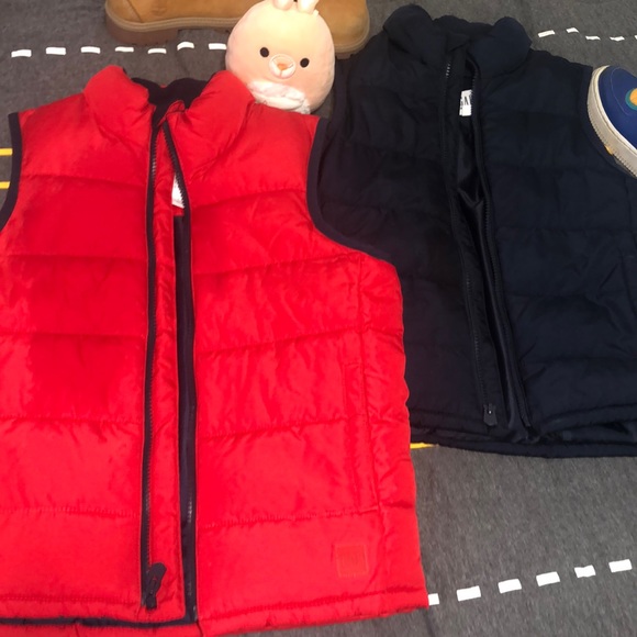 Gap kids puffed vest 2 for $18 or $10 each - Picture 1 of 1
